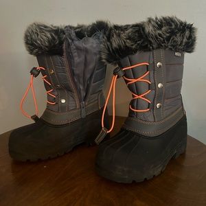 Boys size 11 winter boots